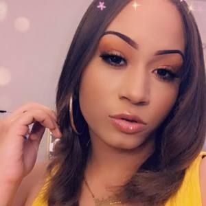 Meet your Posher, Monique